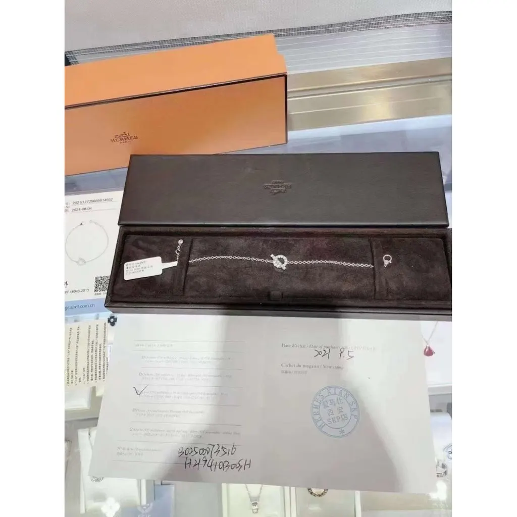 Hermes Finesse Silver White Gold Bracelet Silver White Gold Very good - Model View