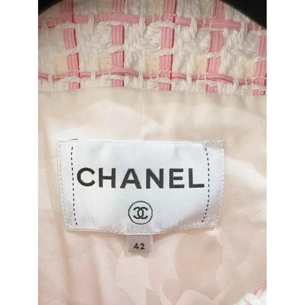 Chanel La Petite Veste Noire Pink Tweed Jacket Pink Tweed Very good - Model View