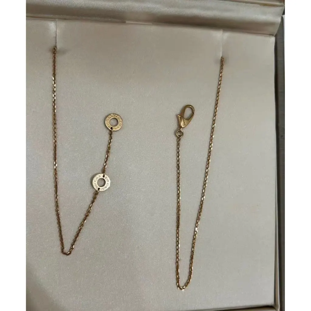 Bvlgari Diva's Dream Yellow Gold Necklace MultiColor Lace Very good - Model View