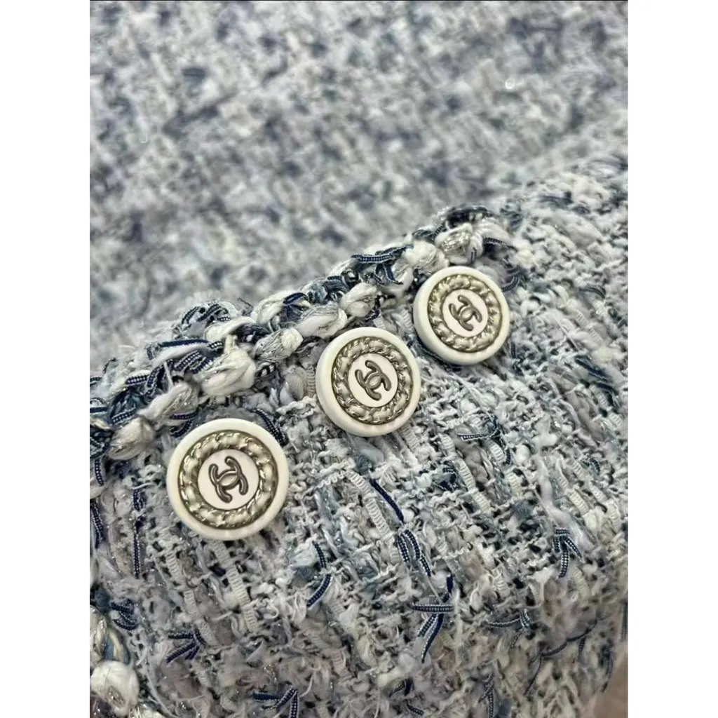 Chanel Tweed Coat MultiColor Tweed Never worn, with tag - Model View