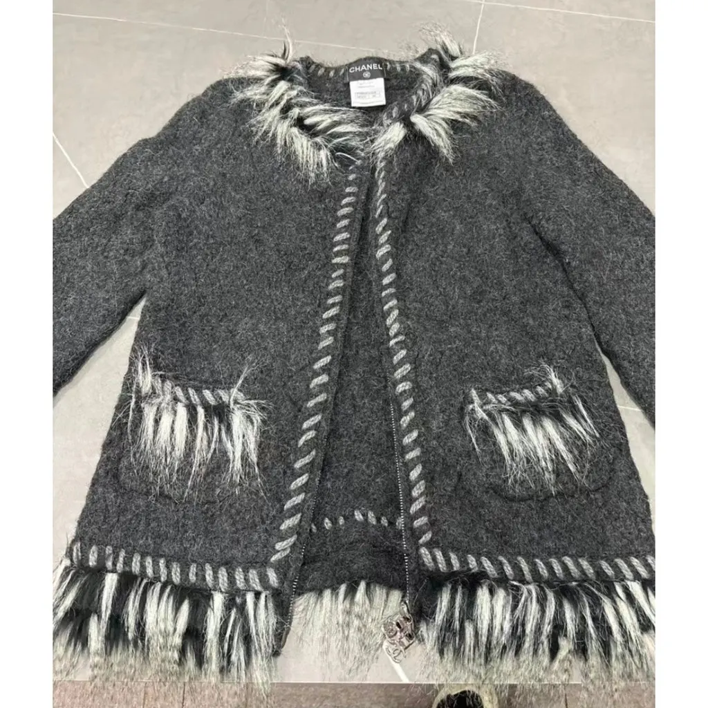 Chanel Wool Knitwear MultiColor Wool Very good - Model View