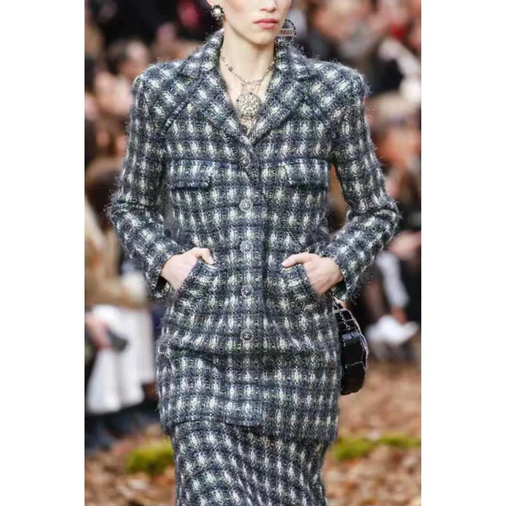 Chanel La Petite Veste Noire Tweed Jacket MultiColor Tweed Very good - Back View