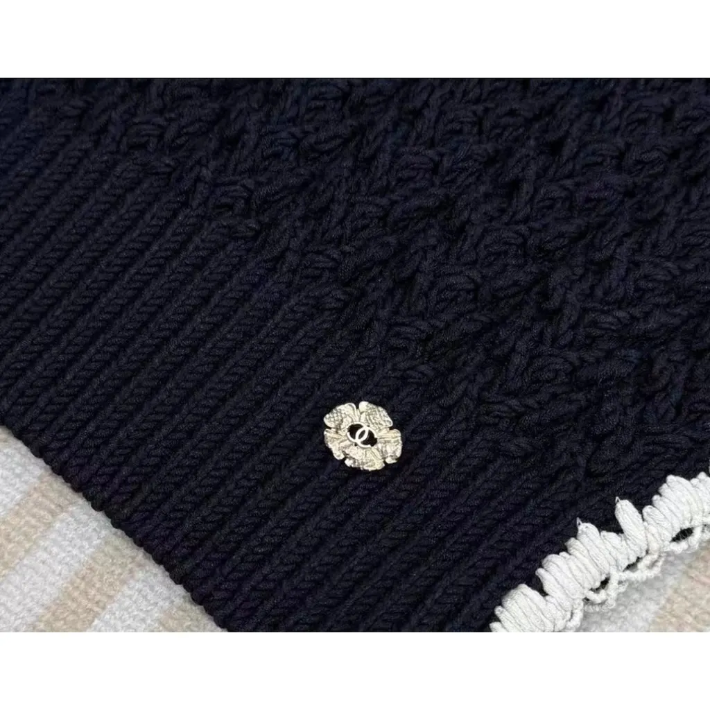 Chanel Black Silk Knitwear Black Silk Very good - Model View