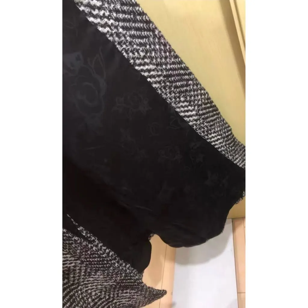 Chanel Wool Coat MultiColor Wool Very good - Model View