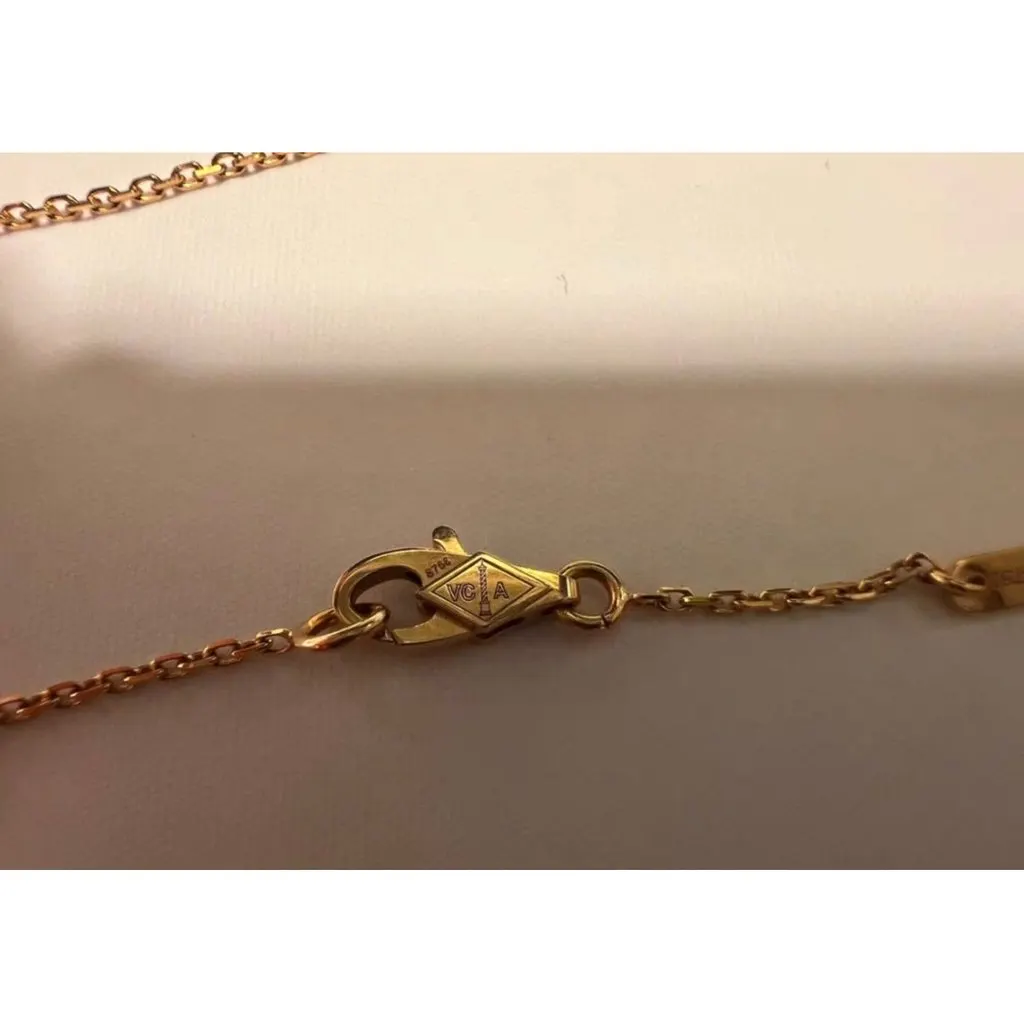 Van Cleef & Arpels Sweet Alhambra Red Pink Gold Necklace Red Lace Very good - Model View