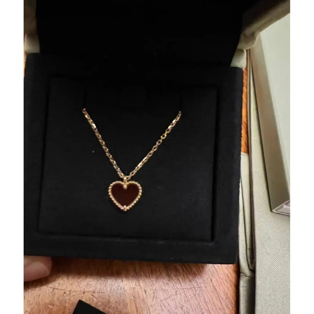 Van Cleef & Arpels Sweet Alhambra Red Pink Gold Necklace Red Lace Very good - Box View