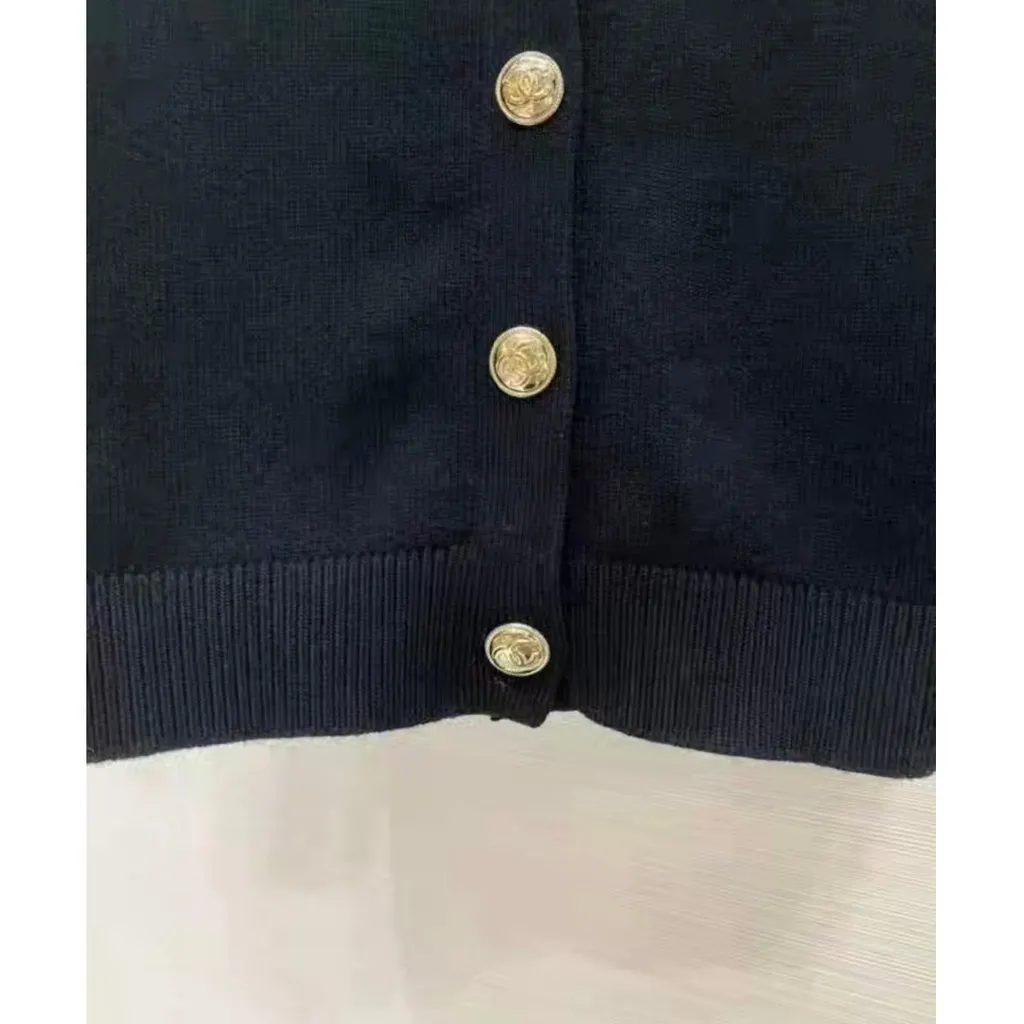 Chanel Black Cashmere Knitwear Black Cashmere Very good - Model View
