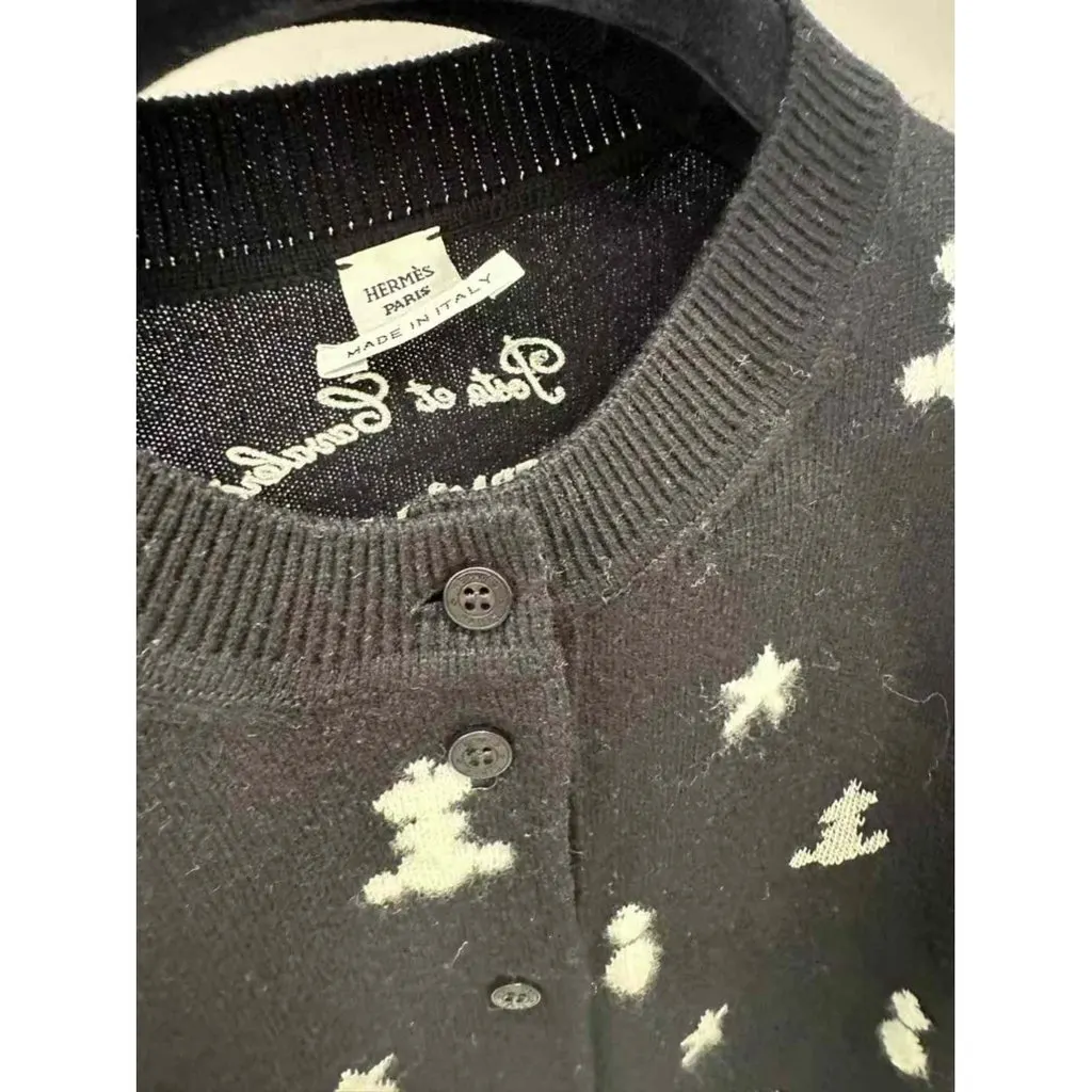 Hermes Black Cashmere Knitwear Black Cashmere Very good - Model View
