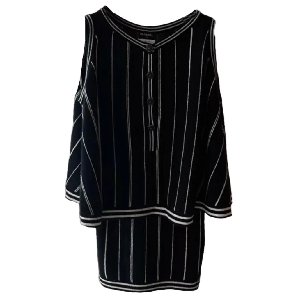 Chanel Black Cashmere Knitwear Black Cashmere Very good - Front View