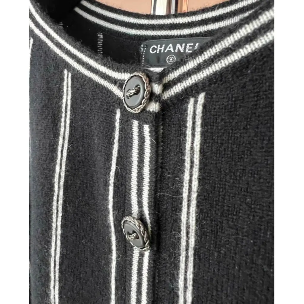 Chanel Black Cashmere Knitwear Black Cashmere Very good - Model View