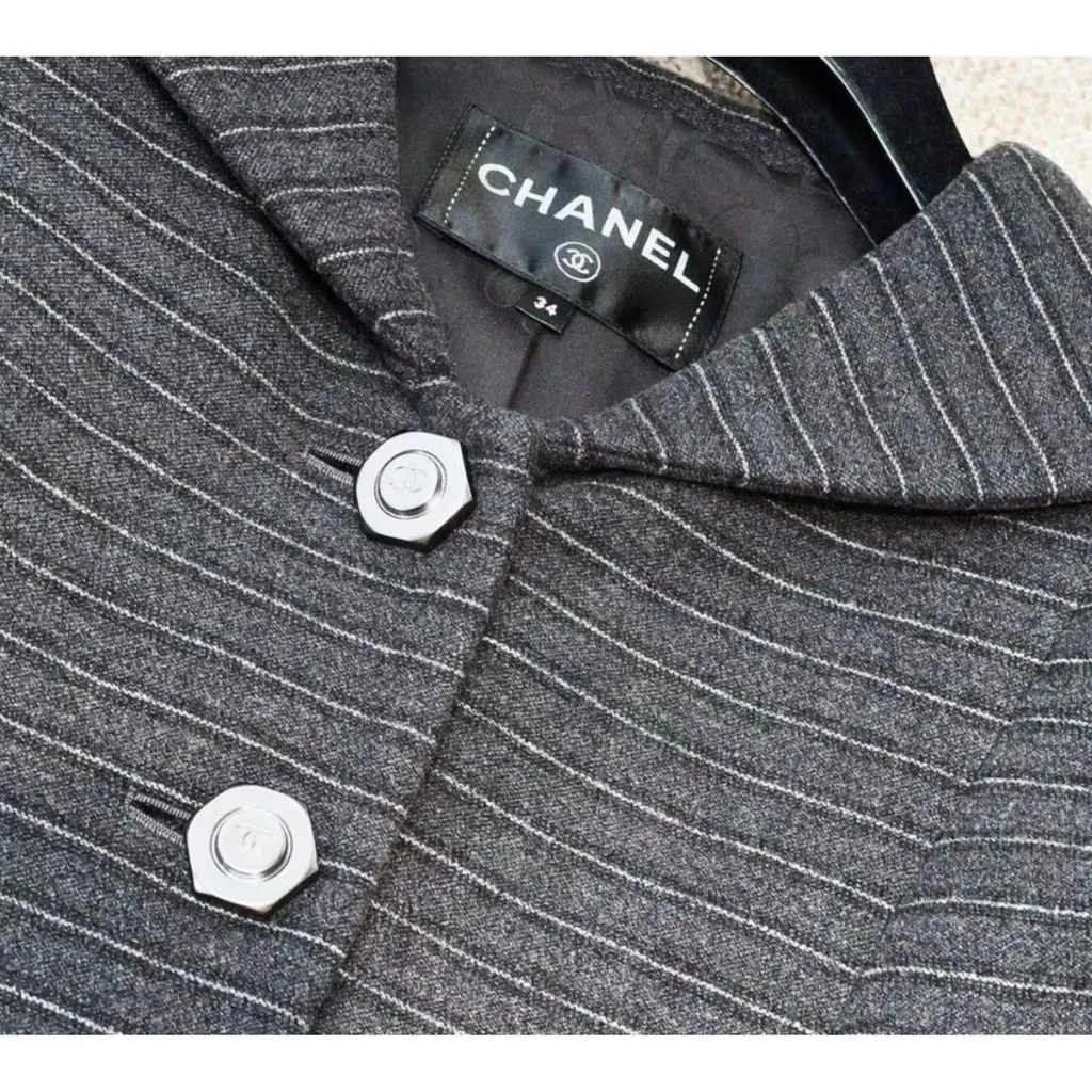 Chanel La Petite Veste Noire Cashmere Jacket MultiColor Cashmere Very good - Model View