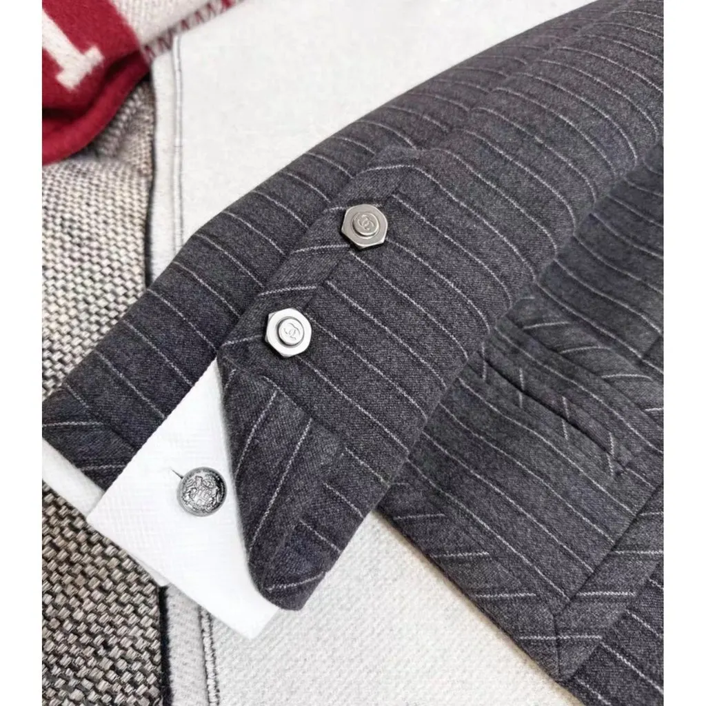 Chanel La Petite Veste Noire Cashmere Jacket MultiColor Cashmere Very good - Box View