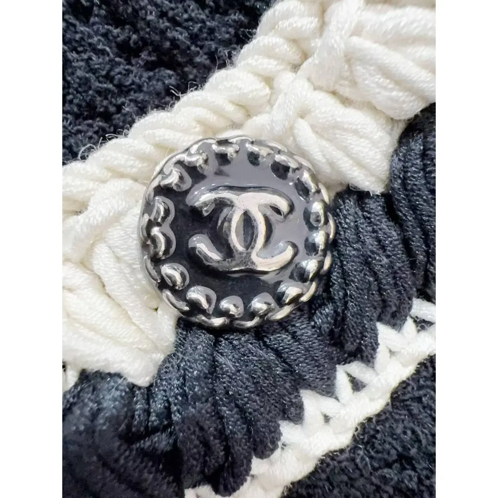 Chanel Cotton Knitwear MultiColor Cotton Very good - Model View