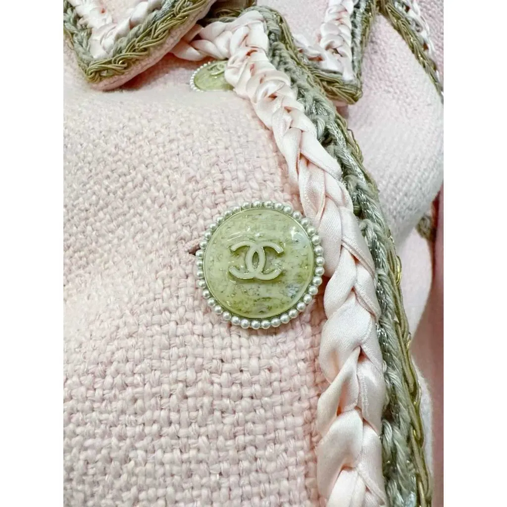 Chanel La Petite Veste Noire Tweed Jacket MultiColor Tweed Very good - Model View
