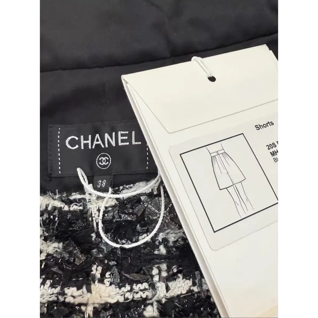 Chanel Tweed Shorts MultiColor Tweed Never worn, with tag - Inside View