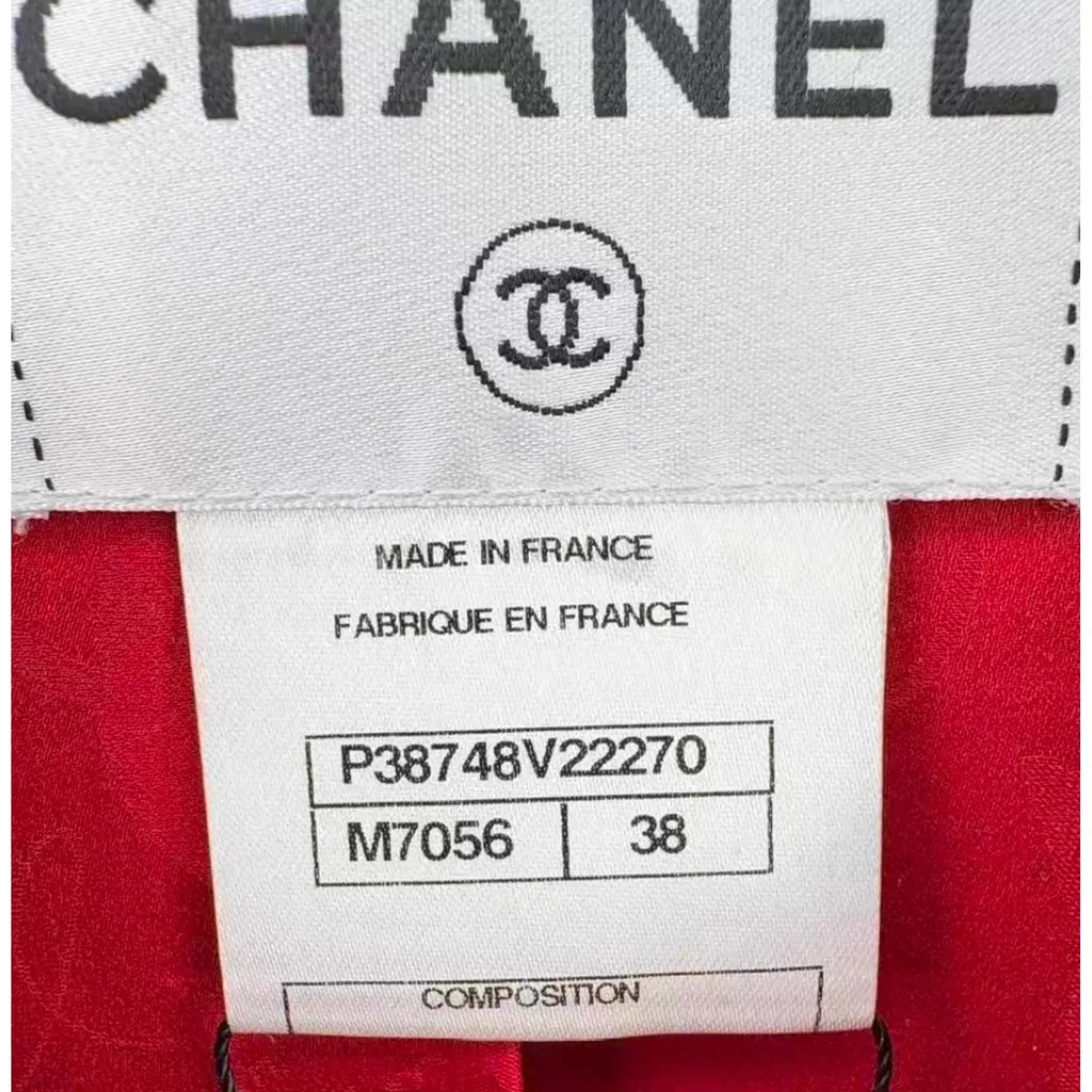 Chanel La Petite Veste Noire Red Wool Jacket Red Wool Very good - Model View
