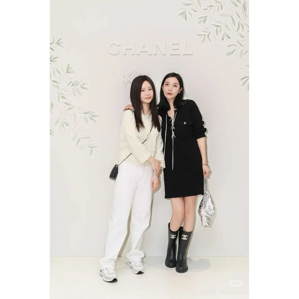 Chanel Black Cashmere Dress Black Cashmere Very good - Model View