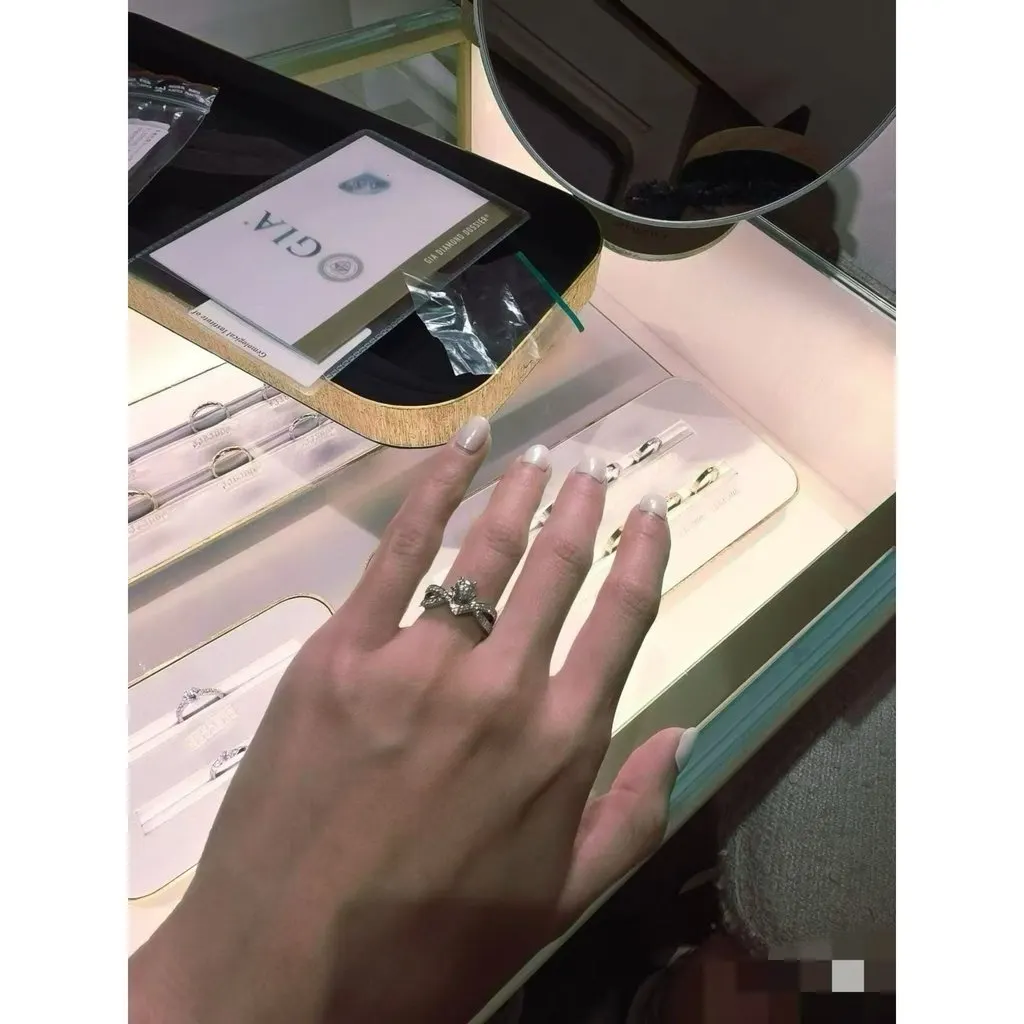 Chaumet Josephine Ring MultiColor Very good - Model View