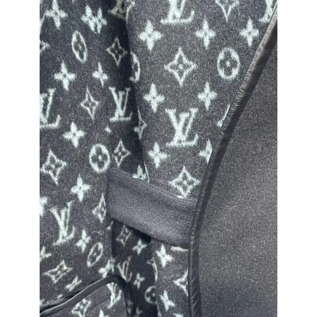 Louis Vuitton Wool Coat MultiColor Wool Never worn - Model View
