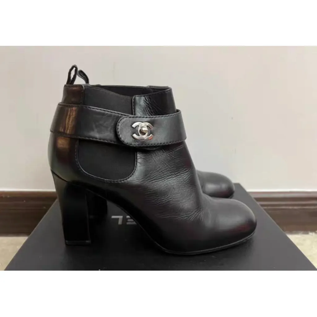 Chanel Black Leather Boots Black Leather Very good - Inside View