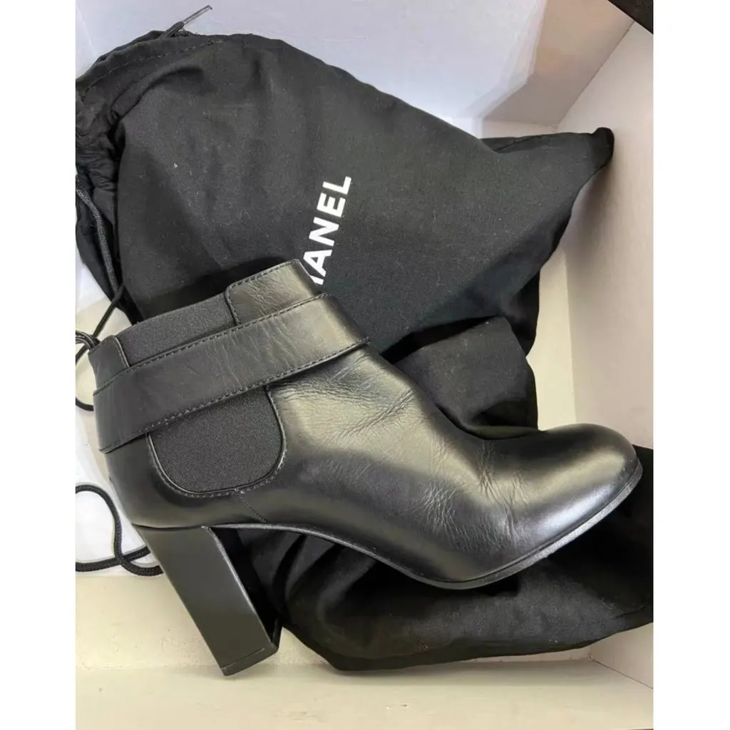 Chanel Black Leather Boots Black Leather Very good - Model View