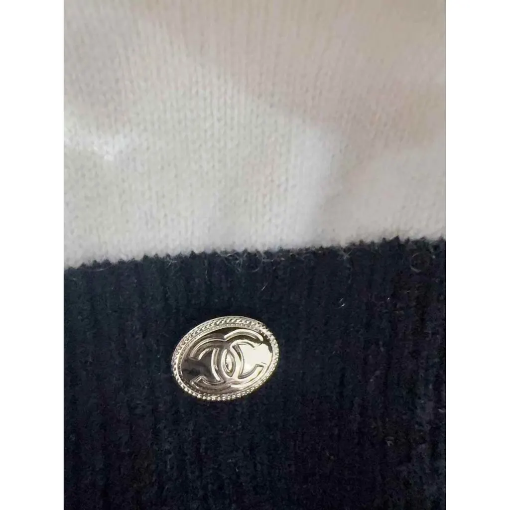 Chanel White Cashmere Knitwear White Cashmere Very good - Model View