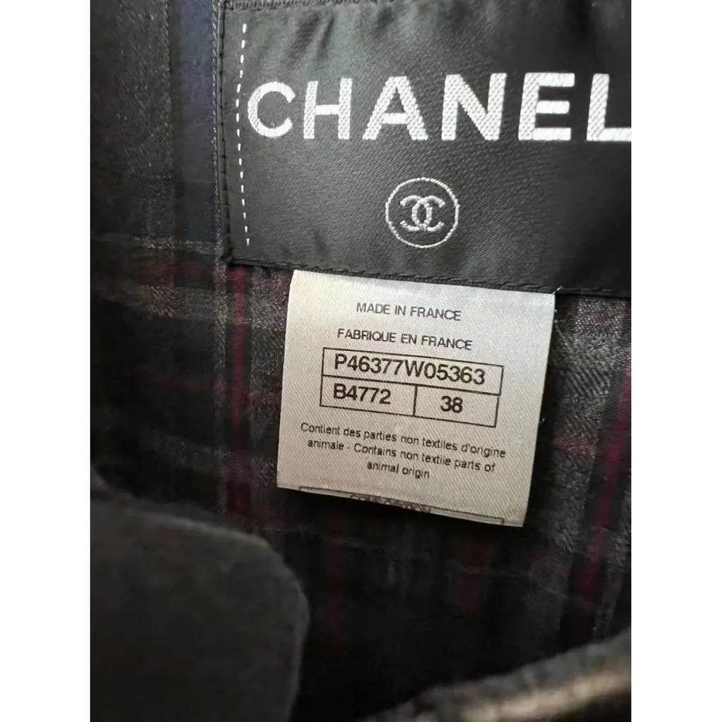 Chanel La Petite Veste Noire Tweed Jacket MultiColor Tweed Very good - Model View