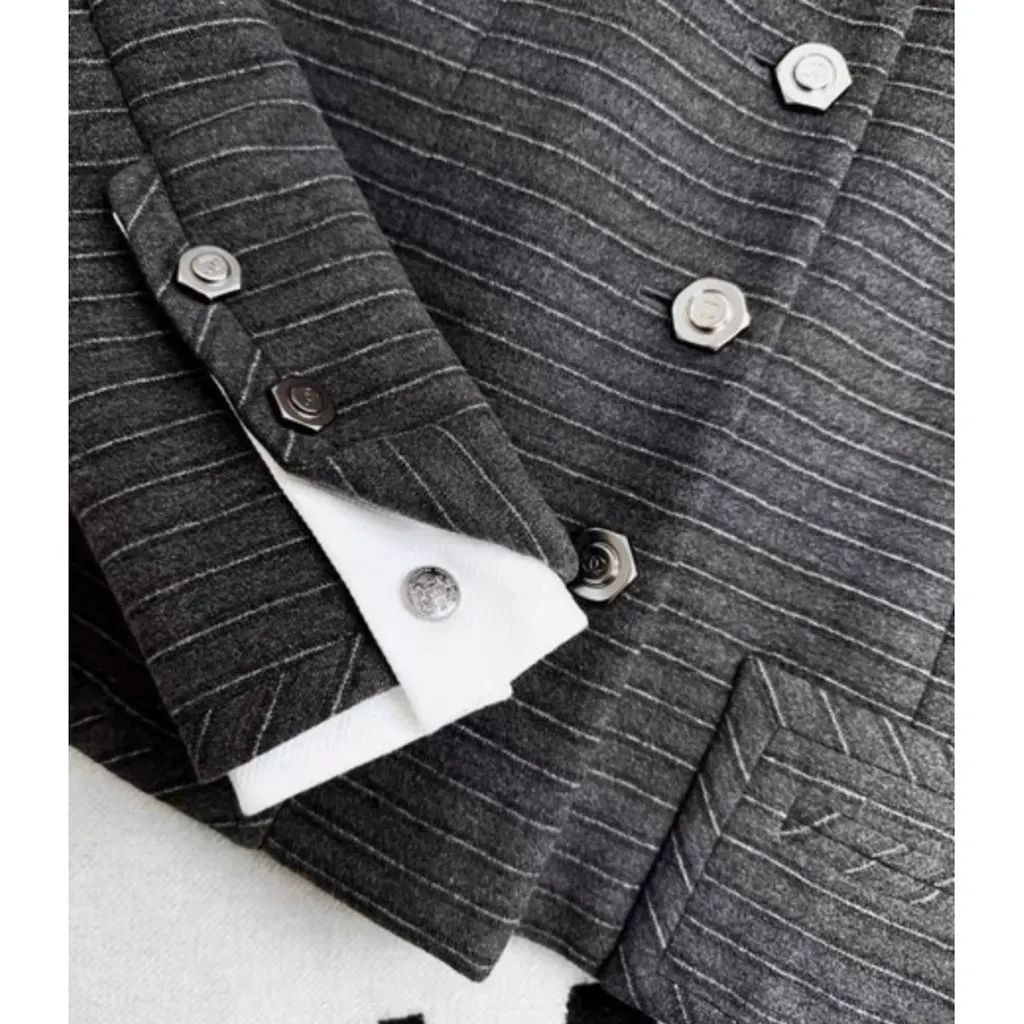 Chanel La Petite Veste Noire Cashmere Jacket MultiColor Cashmere Very good - Model View