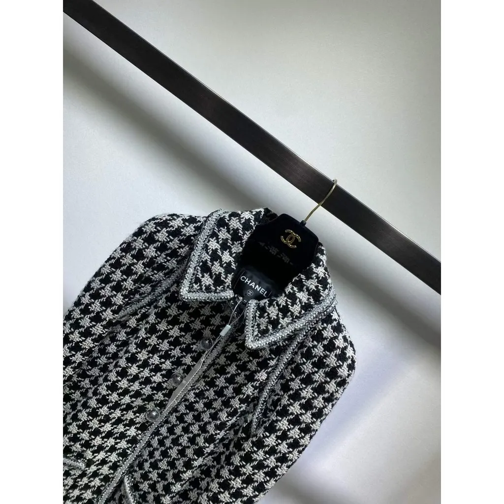 Chanel La Petite Veste Noire Tweed Jacket MultiColor Tweed Very good - Back View