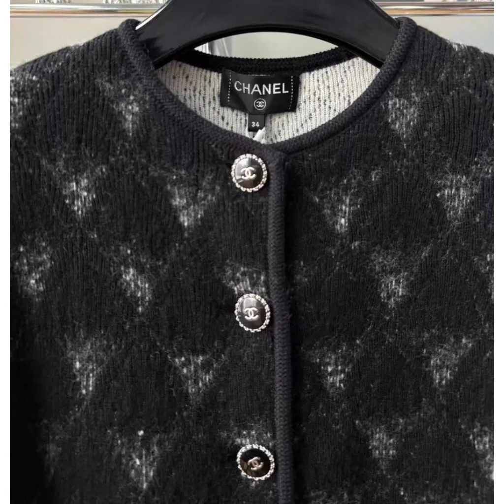 Chanel Black Cashmere Coat Black Cashmere Never worn, with tag - Inside View