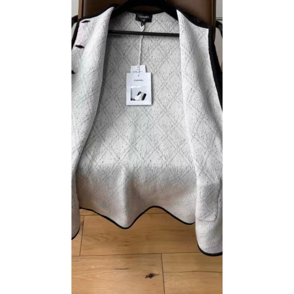 Chanel Black Cashmere Coat Black Cashmere Never worn, with tag - Box View