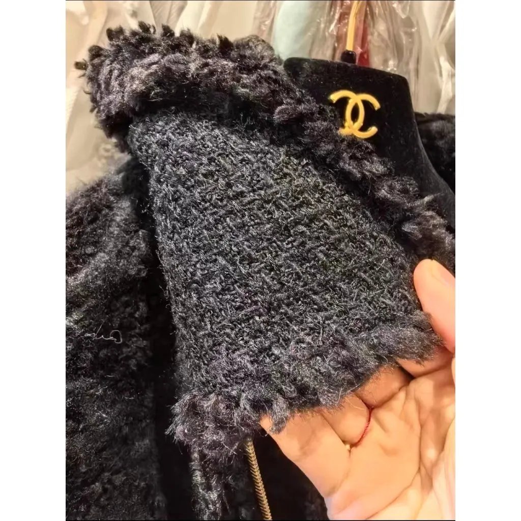 Chanel Black Cashmere Coat Black Cashmere Very good - Box View