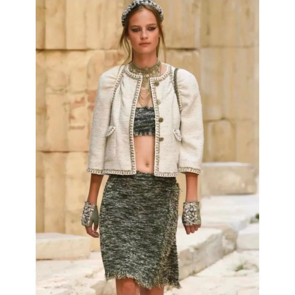 Chanel La Petite Veste Noire Tweed Jacket MultiColor Tweed Very good - Inside View