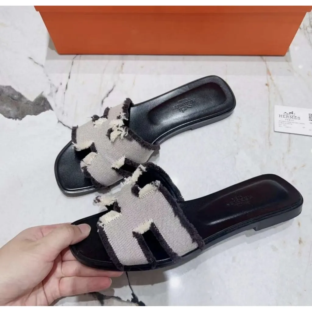 Hermes Oran Black Cloth Sandals Black Very good - Model View