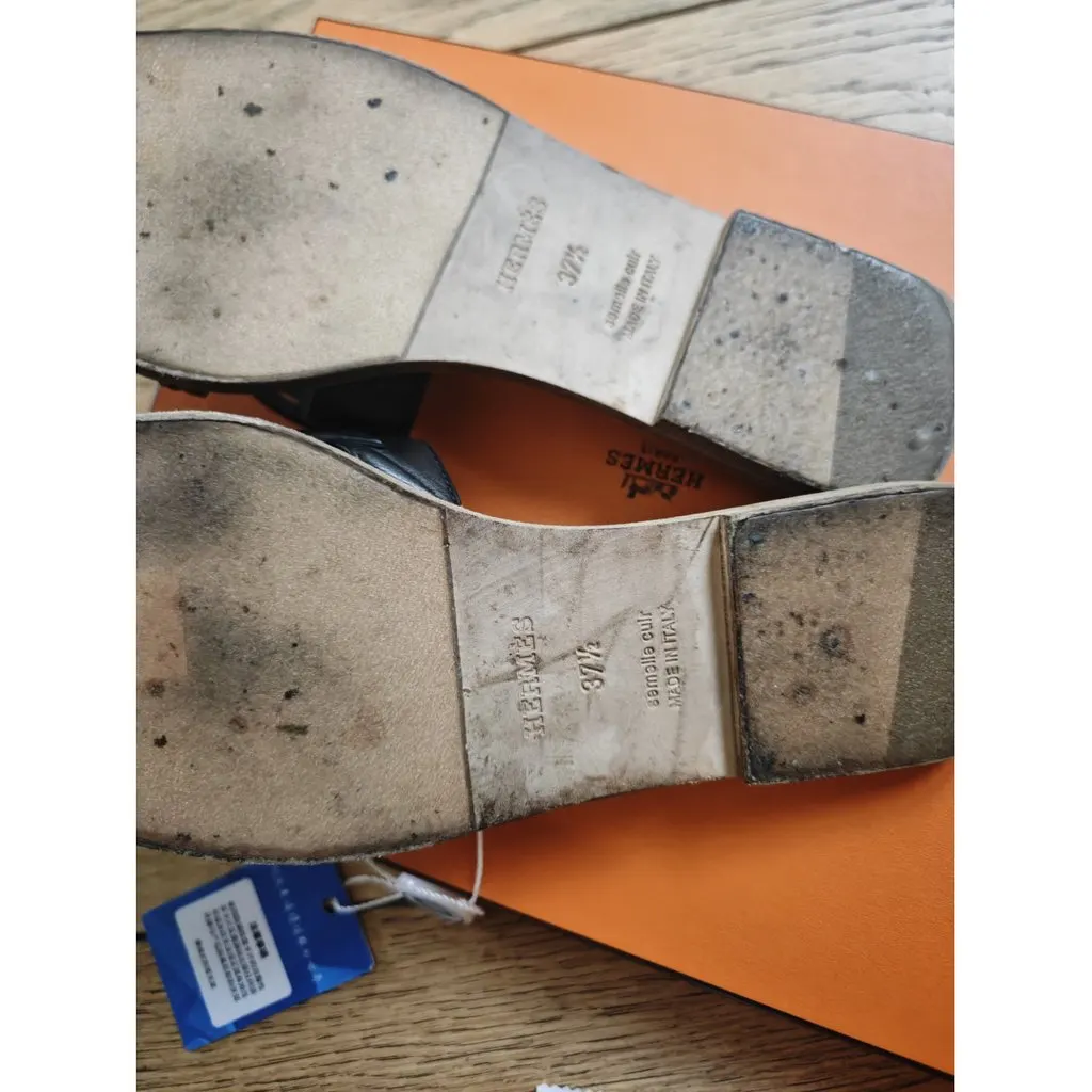 Hermes Oran Black Leather Sandals Black Leather Very good - Model View