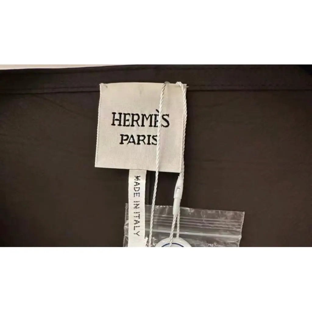 Hermes Khaki Leather Coat Khaki Leather Never worn, with tag - Model View