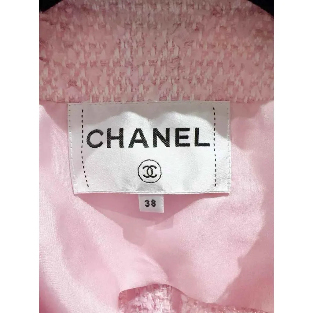 Chanel La Petite Veste Noire Tweed Jacket MultiColor Tweed Very good - Model View