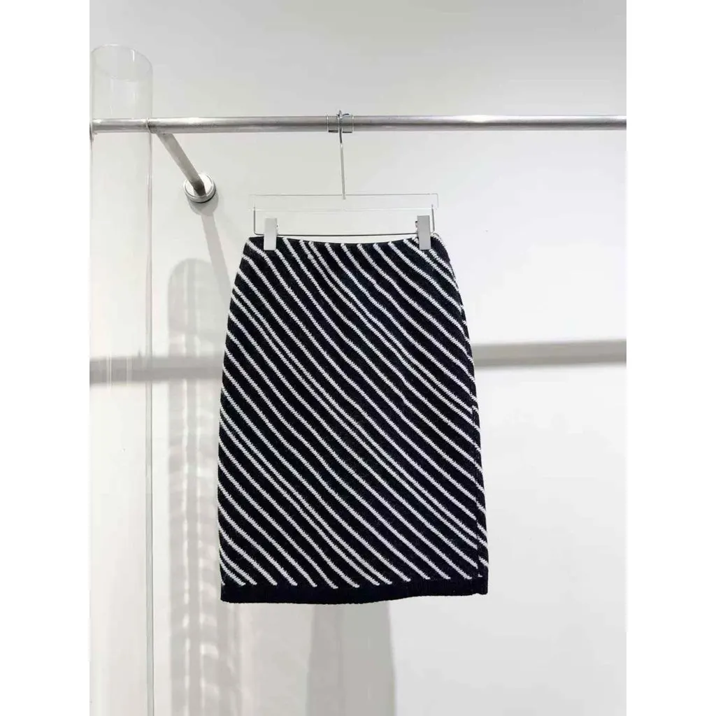Chanel Cashmere Skirt MultiColor Cashmere Never worn, with tag - Back View