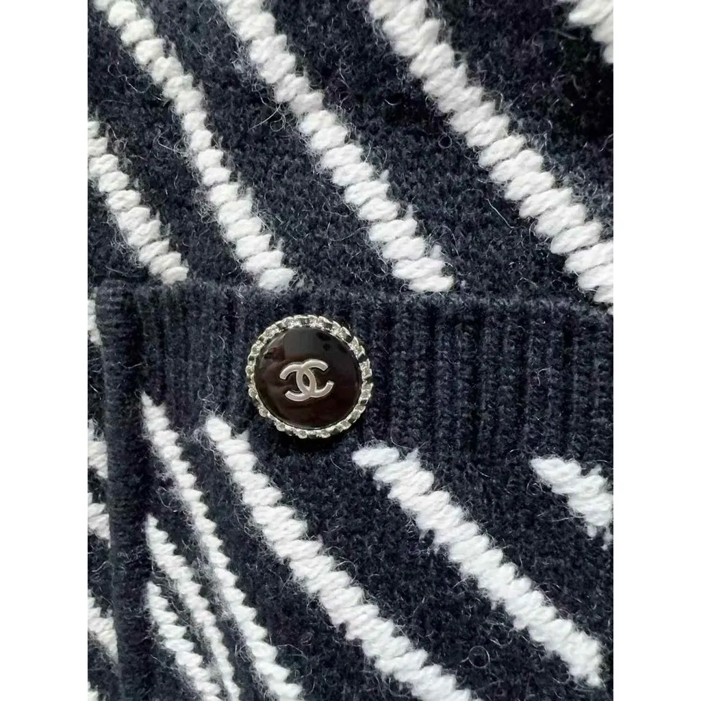 Chanel Cashmere Skirt MultiColor Cashmere Never worn, with tag - Model View