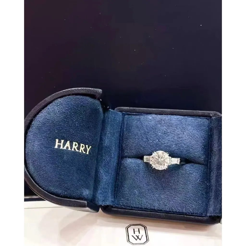 Harry Winston Ring MultiColor Very good - Model View