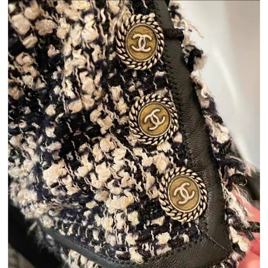 Chanel La Petite Veste Noire Tweed Jacket MultiColor Tweed Very good - Inside View