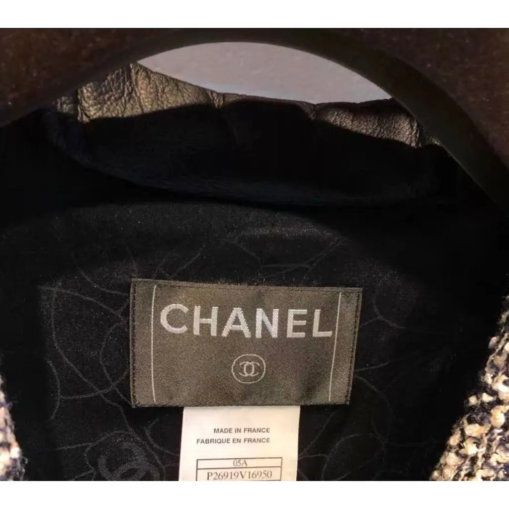 Chanel La Petite Veste Noire Tweed Jacket MultiColor Tweed Very good - Model View