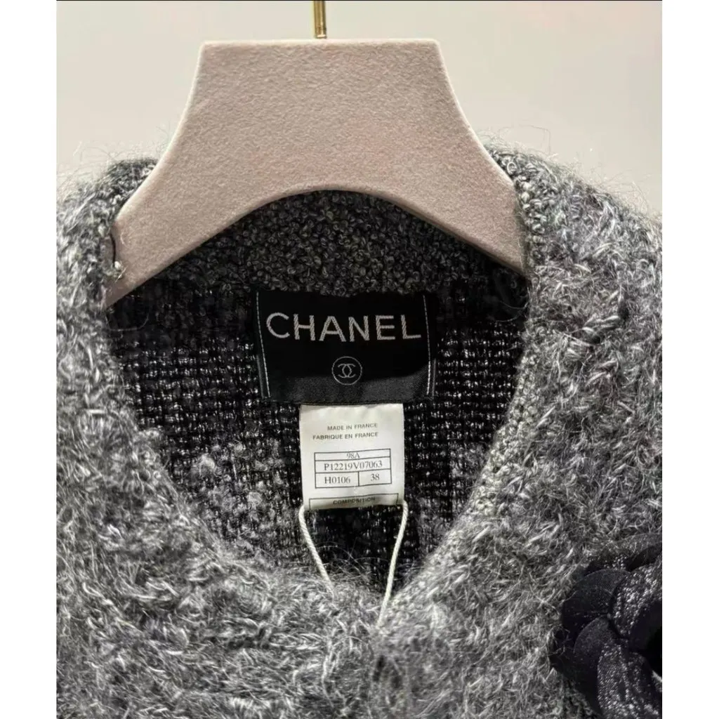 Chanel La Petite Veste Noire Grey Wool Jacket Grey Wool Very good - Inside View
