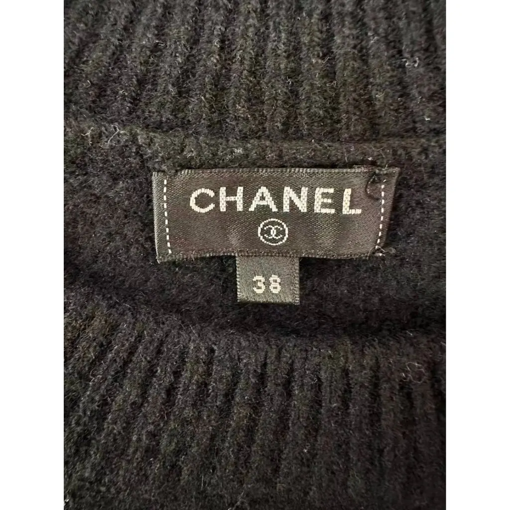 Chanel Black Cashmere Knitwear Black Cashmere Very good - Model View