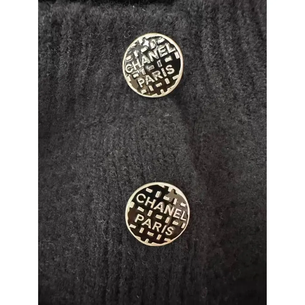 Chanel Black Cashmere Knitwear Black Cashmere Very good - Box View
