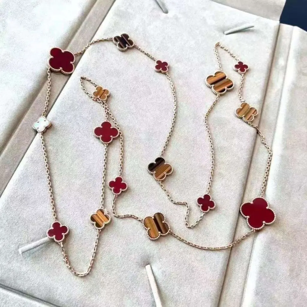 Van Cleef & Arpels Magic Alhambra Yellow Gold Necklace MultiColor Lace Very good - Model View