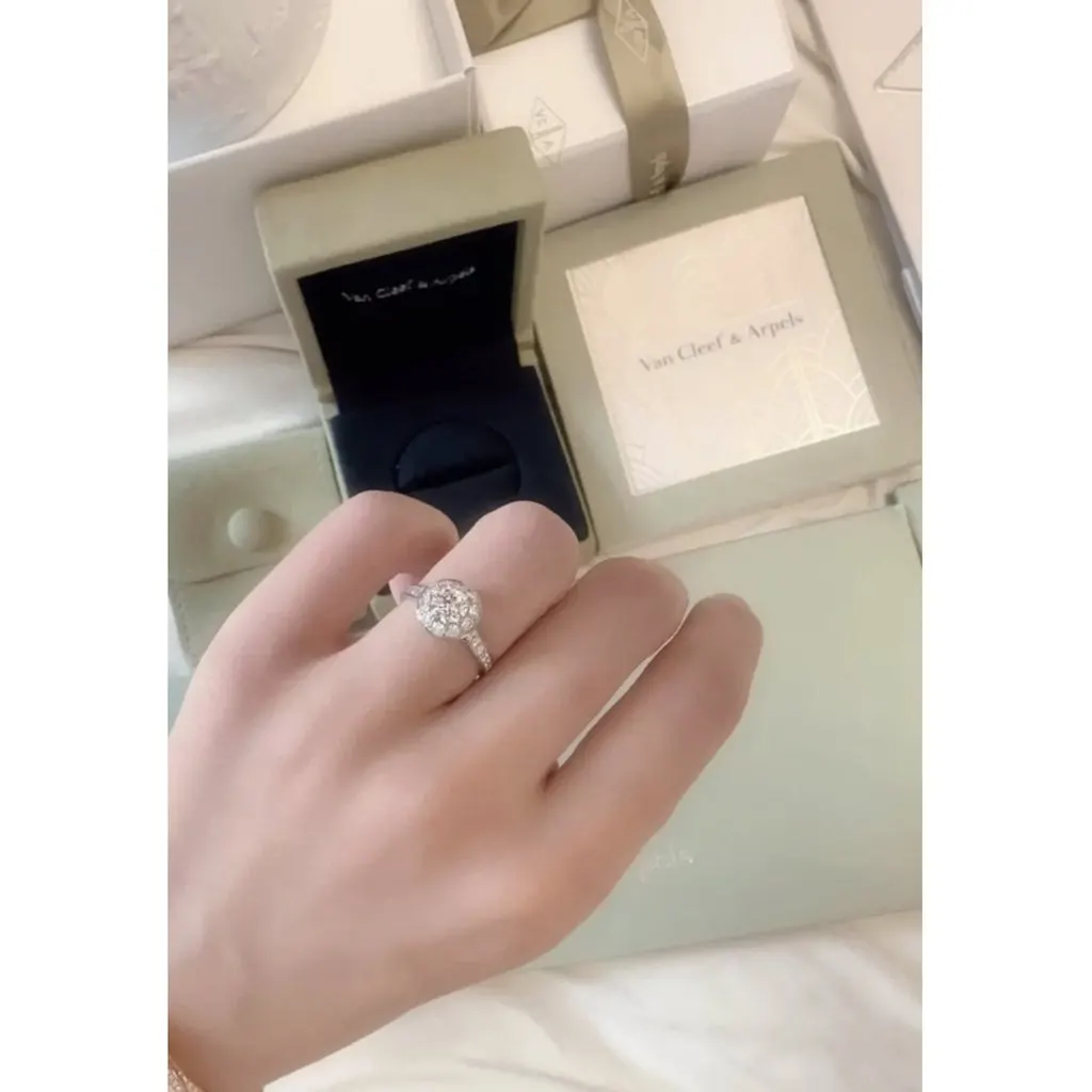 Van Cleef & Arpels Silver Platinum Ring Silver Platinum Very good - Box View