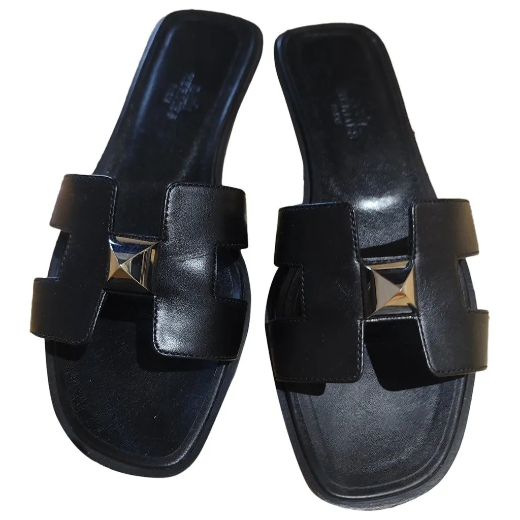 Hermes Oran Black Leather Sandals Black Leather Very good - Front View