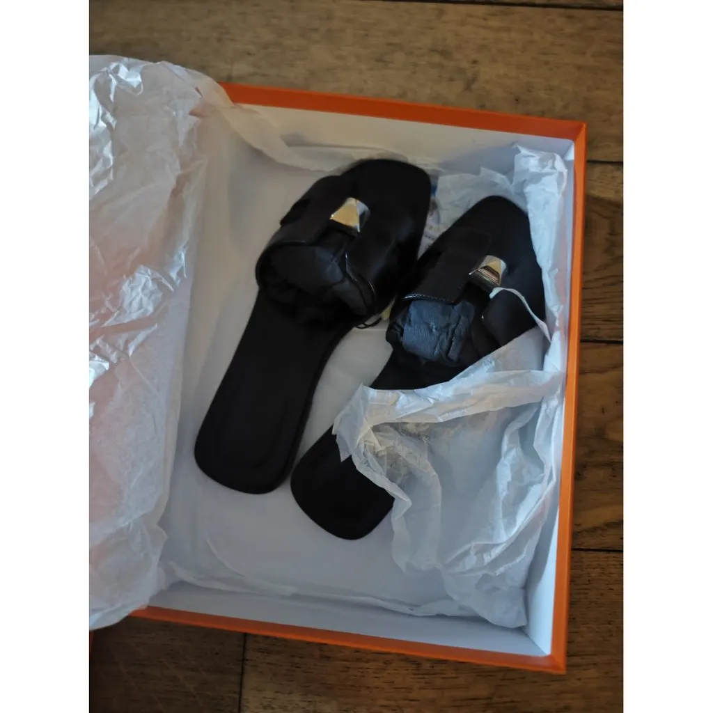 Hermes Oran Black Leather Sandals Black Leather Very good - Back View