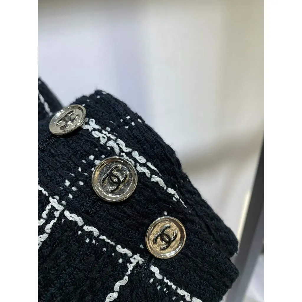 Chanel Black Tweed Coat Black Tweed Never worn, with tag - Inside View